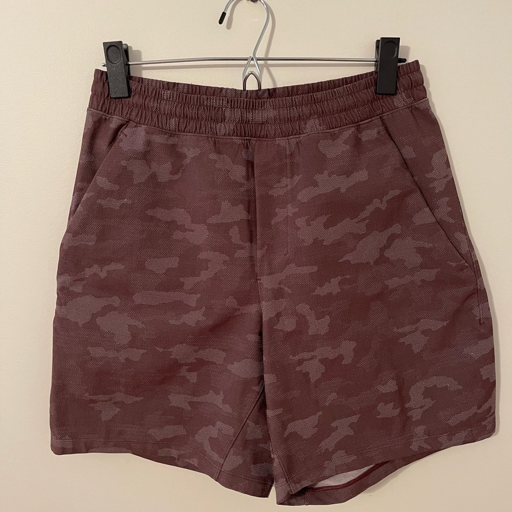 lululemon Men’s Pace Breaker 7” Linerless Jacquard Burgundy Camo